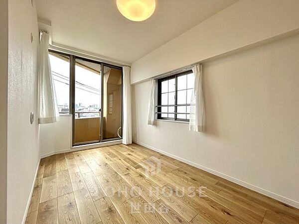 新規リノベーション(26年7月完工)南西角部屋、陽当り・眺望良好。家具付きです。是非お気軽にお問い合わせください。