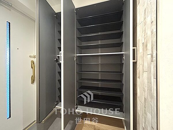 新規リノベーション(26年7月完工)南西角部屋、陽当り・眺望良好。家具付きです。是非お気軽にお問い合わせください。