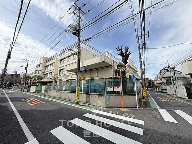 世田谷区立中丸小学校まで約243m