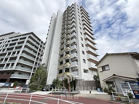 2026年3月築。「ブランズ」シリーズマンションです。是非お気軽にお問い合わせください。