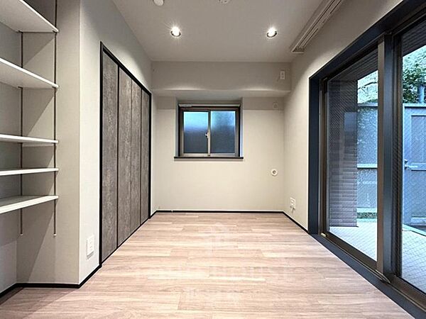 グレーのシックな内装にリフォーム・「都立大学」駅まで徒歩圏内。是非お気軽にお問い合わせください