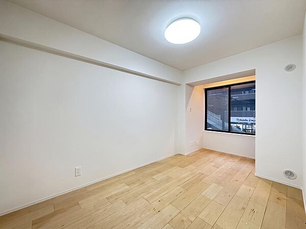 住まう方でカスタマイズしていただけるシンプルなデザインの内装。ご自身で素敵な空間を創り上げられます。