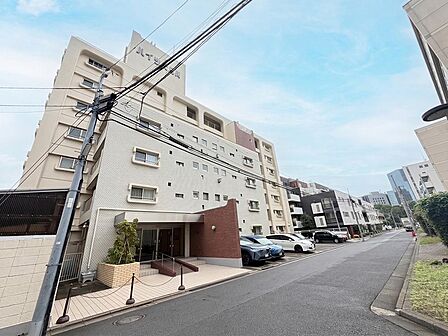 駐車場や駐輪場も完備(空き状況はお問合せください)