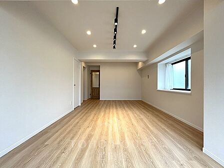 内装プラン作成中です。三方角部屋・全室採光あり!全室採光あり。是非お気軽にお問い合わせください。