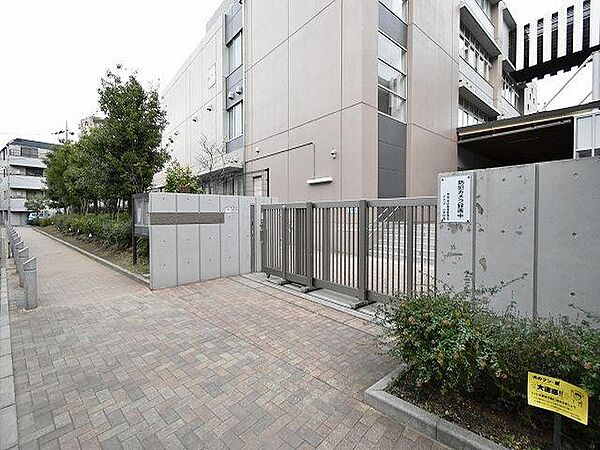 世田谷区立上北沢小学校まで約440m