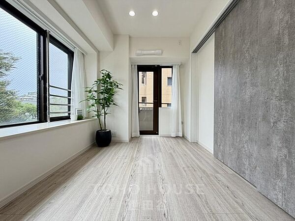 5階部分・南向き。リノベーション物件です。家具付きマンション・エアコン1台付。是非お気軽にお問い合わせください。