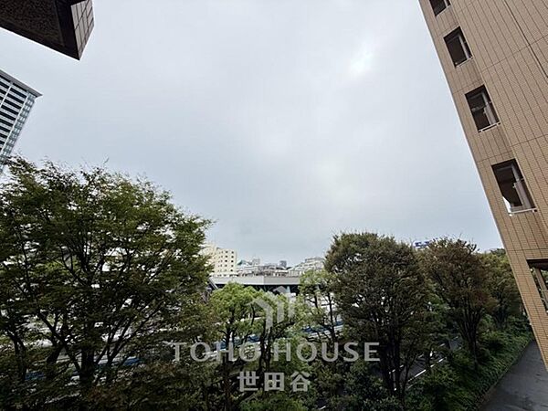 5階部分・南向き。リノベーション物件です。家具付きマンション・エアコン1台付。是非お気軽にお問い合わせください。