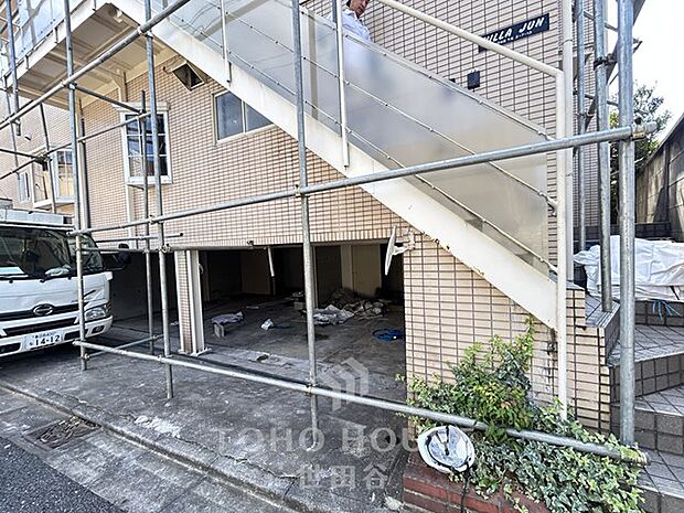現在解体中です。全2区画!建築条件付き売地。是非お気軽にお問い合わせください。
