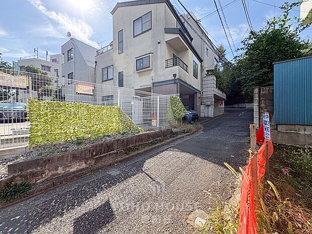 建築条件付き売地。駅まで徒歩3分です。是非お気軽にお問い合わせください。