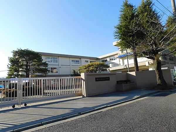 郡山市立郡山第一中学校 848m