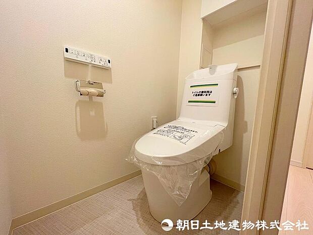 快適な使用感が人気の温水洗浄脱臭暖房機能を搭載。しかも汚れがつきにくく落ちやすい、洗浄力に優れた洗浄機能付トイレ。