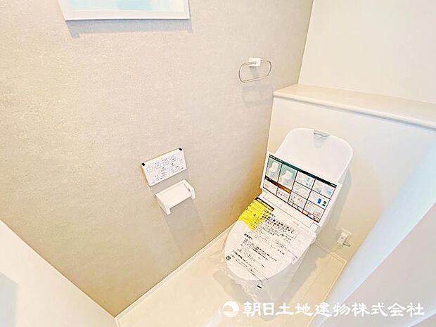 1階・2階にシャワートイレをご用意！白で統一された清潔感のある快適な空間です！