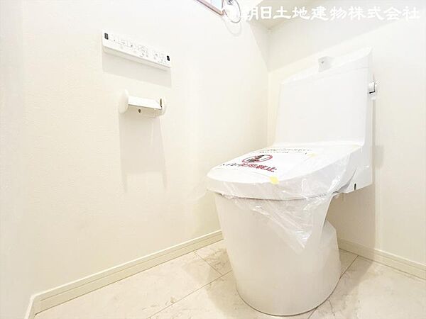 日本を訪れた外国の方で「使ってみて驚いた」と仰る方の多い、ウォシュレット。おしりを優しく洗ってくれるだけではなく、パワー脱臭機能なども備え、快適な空間を創出する機能もございます。