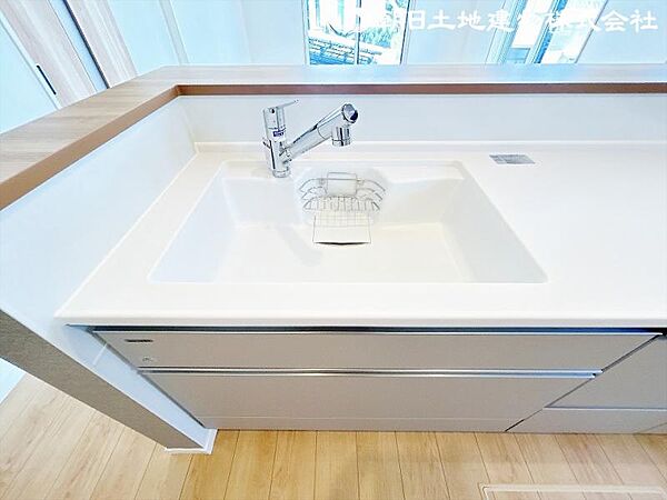 水がスッと流れる、汚れがスルッと落ちる。毎日の片付けを、もっとスマートに。