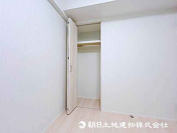 普段使いのお洋服や小物はもちろん、季節物のお洋服などもしっかりと整理整頓しておしまい頂けます。