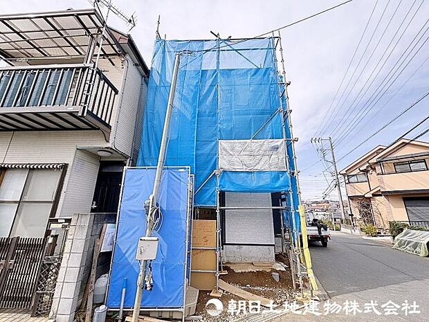 カースペース1台分あります。完成まで少々お待ちください!