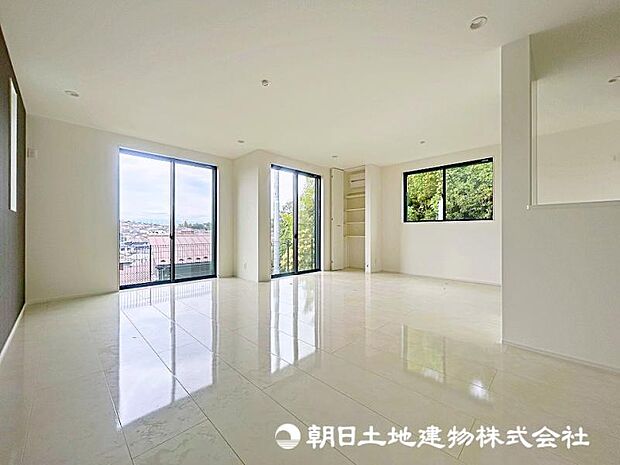 約20.9帖のリビング!ゆとりがありお好きな家具を配置してもまだまだ余裕がありますね!