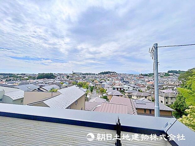 手を伸ばせば、ふれることが出来そうな環境が、そのままインテリアになったような印象です。