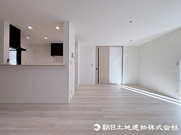 光と風があふれる開放的なリビングダイニングには自然と家族みんなが集まってきます！