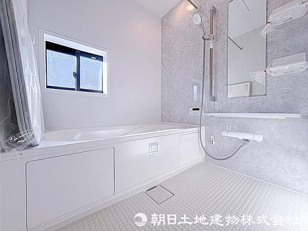 大人の男性でも足を伸ばして入ることができる1坪バスルームです！