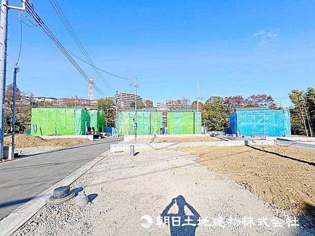 閑静な住宅地で子育て家族にピッタリ。毎日のお散歩も快適な緑に恵まれたエリア!