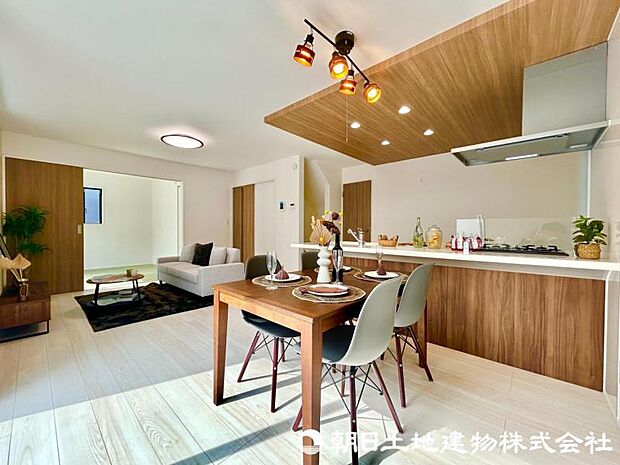 目の前に広がる開放感とゆとり、暮らしの夢を育む理想の住まいがここにはあります。