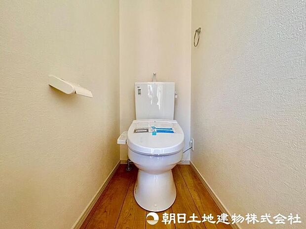 快適な使用感が人気の温水洗浄脱臭暖房機能を搭載。しかも汚れがつきにくく落ちやすい！