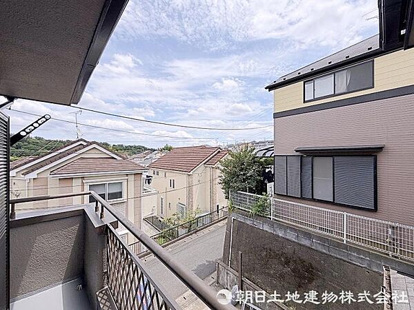 その豊かな眺望にふさわしい空間には、通風・採光にも優れ、心地よい光と風があふれています。