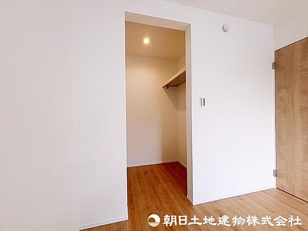 収納力のあるクローゼットで、居室をすっきり使えます。