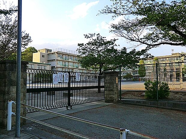 町田市立鶴川第二小学校まで約665ｍ！