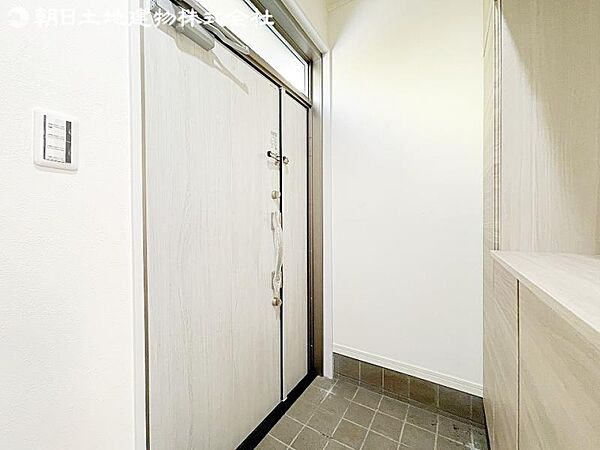 広い玄関はお家に高級感と開放感を演出します。お家の顔となる清潔感ある玄関です