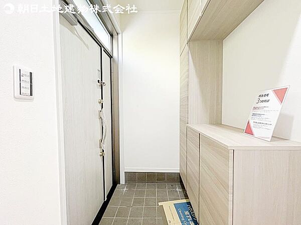 清潔感のある空間を保てるよう、収納スペースを広く設けております！たくさんある靴も収納できます。