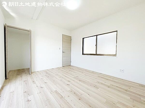 普段使わない季節用品やトランクなど、大きなものもラクラク収納できます。