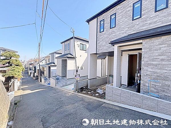交通量の少ないので、小さなお子様がいらっしゃるご家庭でも安心してお住まいになれます。