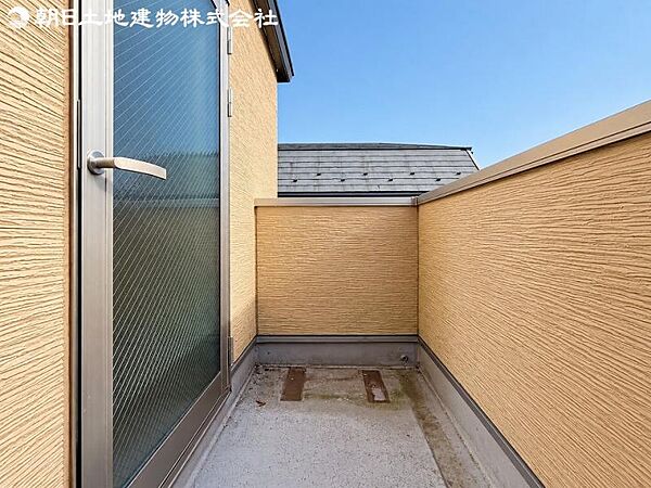 3階バルコニーになります！目の前に遮る建物がなく陽当たりが良好です！