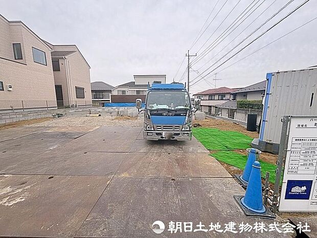 カースペース並列2台！LDK16.5帖の大型4LDK！