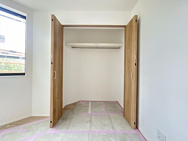普段使わない季節用品やトランクなど、大きなものもラクラク収納できます。
