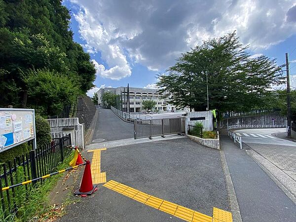 平中学校まで約1400ｍ！