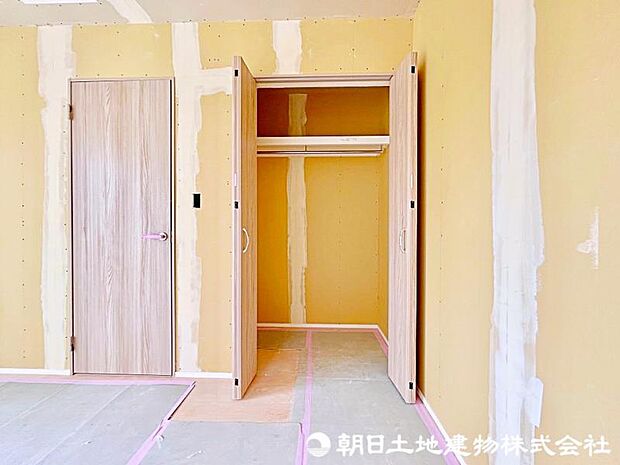 普段使わない季節用品やトランクなど、大きなものもラクラク収納できます。