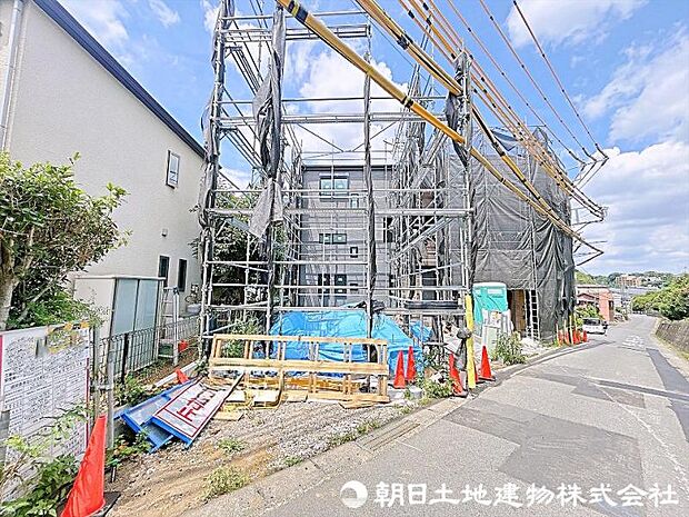 徒歩圏内に公園、スーパー、あります!完成まで今しばらくお待ちください。完成過程をご覧になれます。