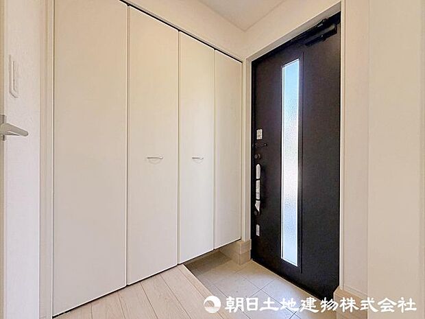 居住者の帰り、訪れる方を優しく迎え、やすらぎに満ちた生活空間を予感させる。