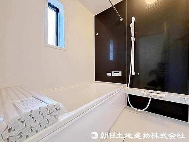 ゆったり足を伸ばせる浴槽。お子様と一緒でもゆとりの1坪タイプ。1日の疲れを癒してくれるバスタイム。