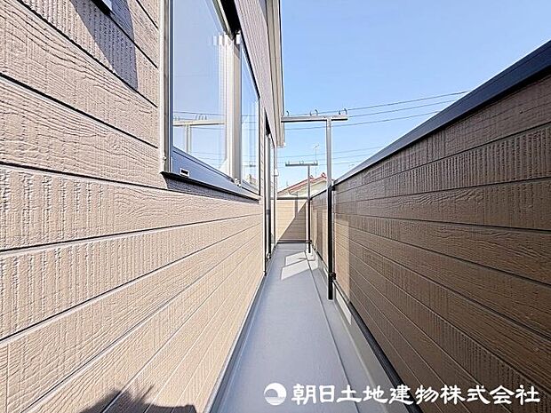 気持ちのいい空が見渡せる広いバルコニー。爽やかな風を感じて、心躍る素敵な暮らしがはじまります。