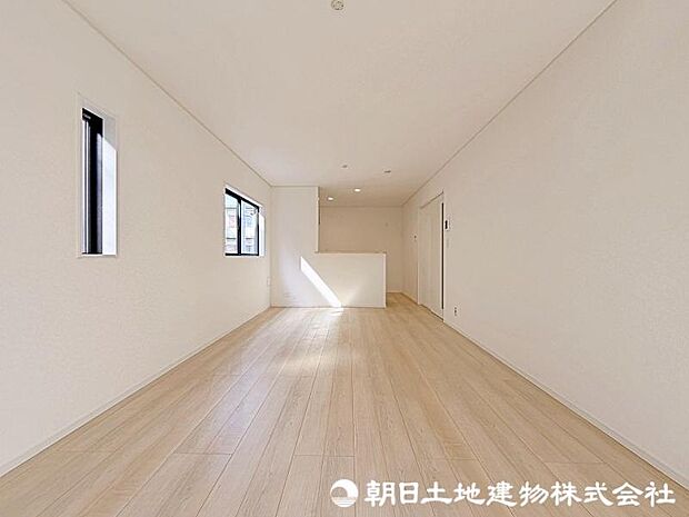 光と風があふれる開放的なリビングダイニングには自然と家族みんなが集まってきます。