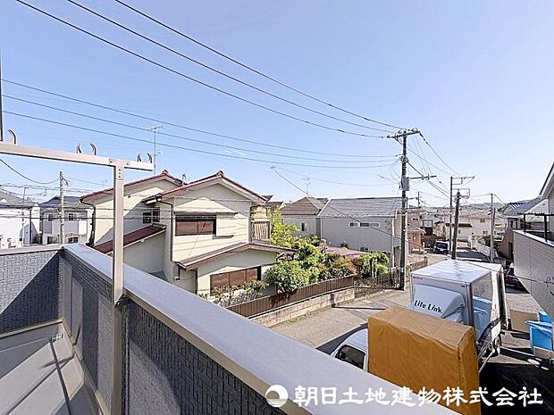 その豊かな眺望にふさわしい空間には、通風・採光にも優れ、心地よい光と風があふれています。