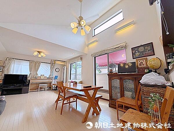 約21.2帖の広々リビングでは、ヨガ・洋裁・電子ピアノなどの沢山の趣味をお楽しみいただけます！
