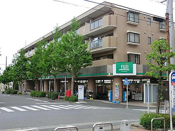 FUJI五月台店まで約650m