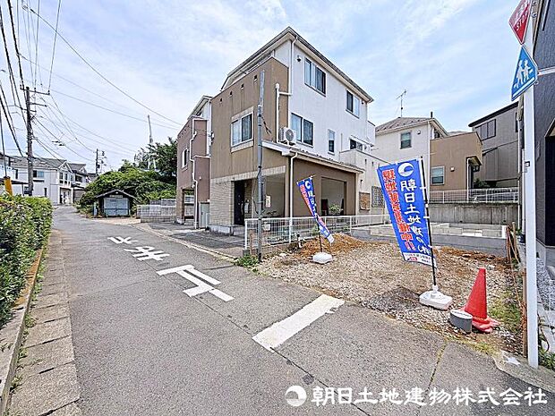 前面道路は交通量も比較的少なく静かな住環境です!