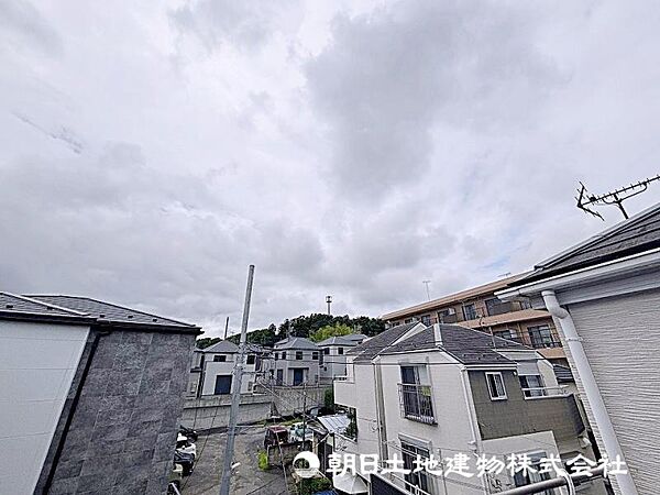 手を伸ばせば、ふれることが出来そうな環境が、そのままインテリアになったような印象です。