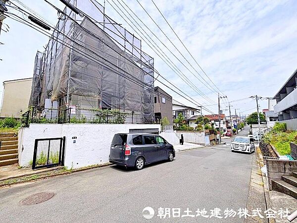 交通量の少ない閑静な住宅街ですので、小さなお子様がいらっしゃるご家庭でも安心してお住まいになれます。